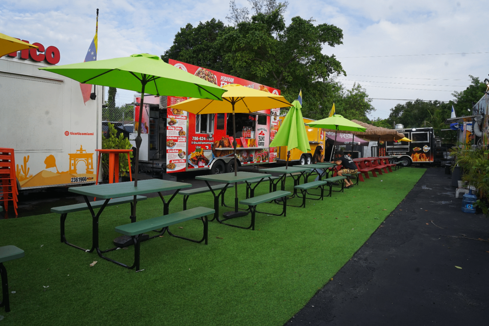 EL PATIO FOOD TRUCKS 3