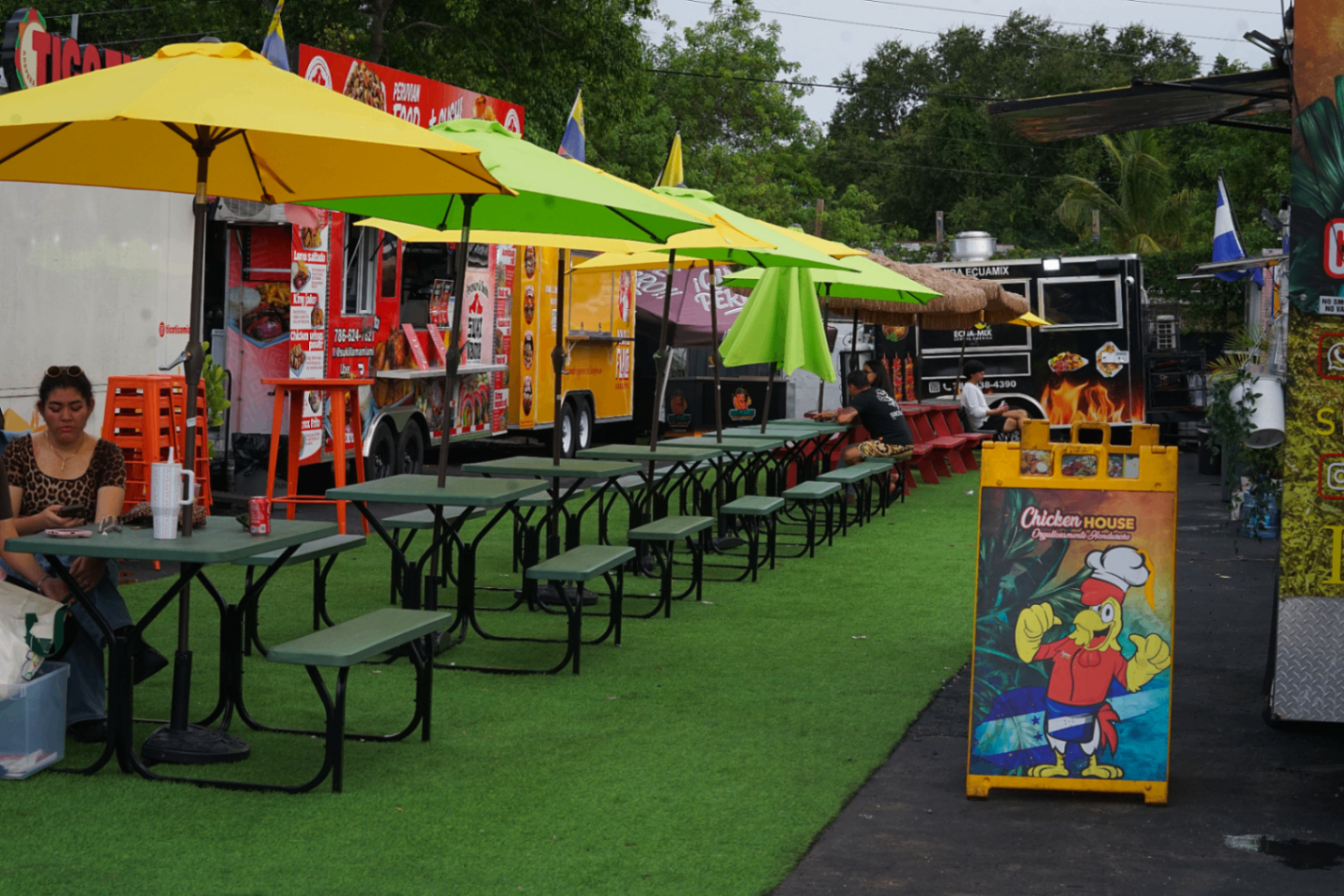 EL PATIO FOOD TRUCKS 4